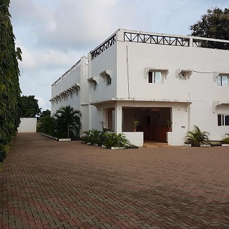 Prestige Holiday Resort Малинди Экстерьер фото