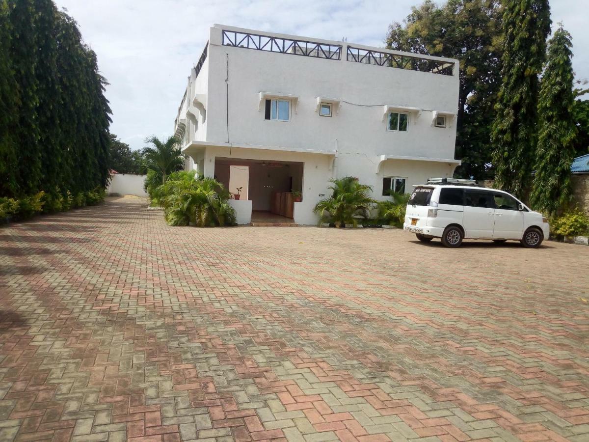 Prestige Holiday Resort Малинди Экстерьер фото