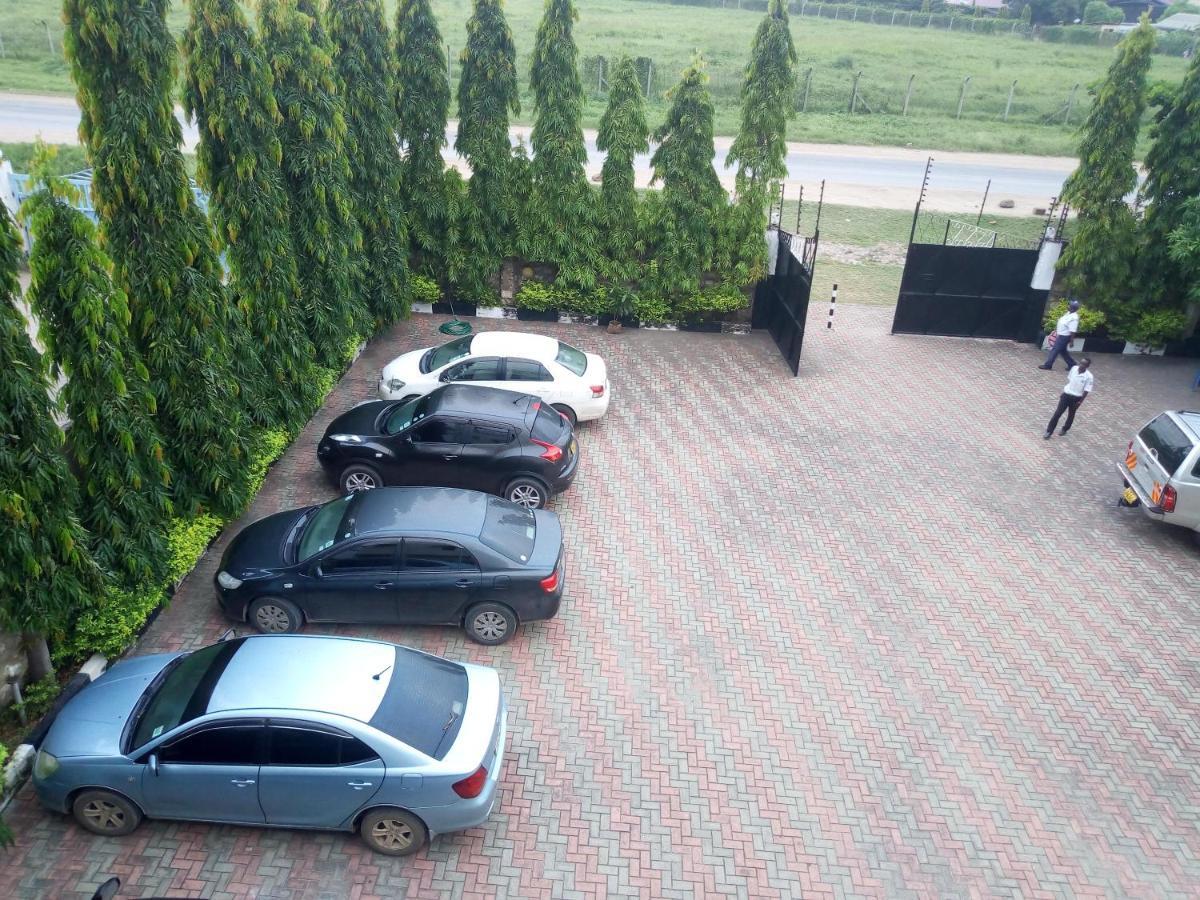 Prestige Holiday Resort Малинди Экстерьер фото